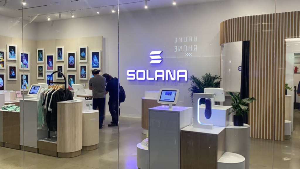 Solana迷惑行为：造手机、开门店