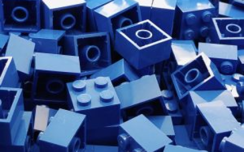 在分析前200个DeFi协议后，我们可以得到什么见解？