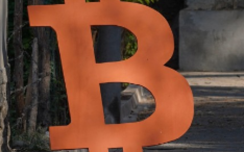 比特币期货遭遇激进做空，ETF 资金却流入加速，逼空行情一触即发？